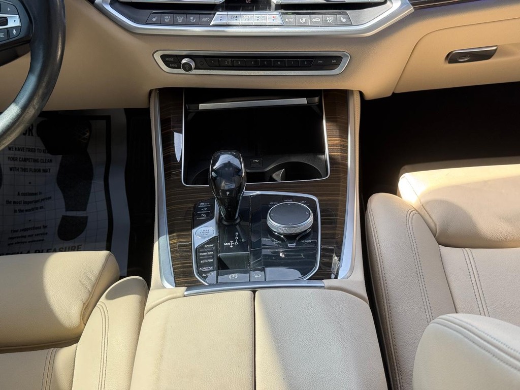 BMW X5 Vehicle Full-screen Gallery Image 10