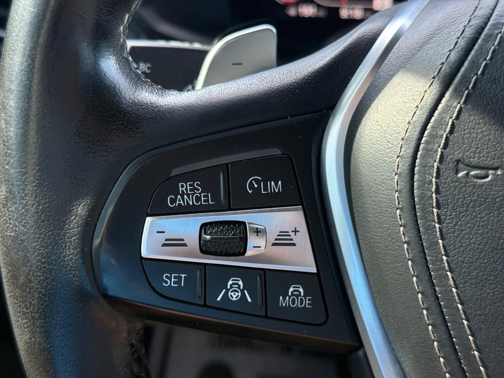 BMW X5 Vehicle Full-screen Gallery Image 15