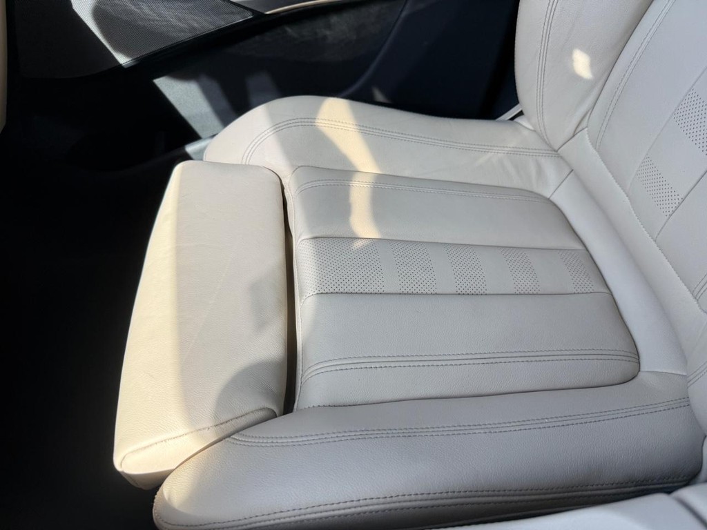 BMW X5 Vehicle Full-screen Gallery Image 19