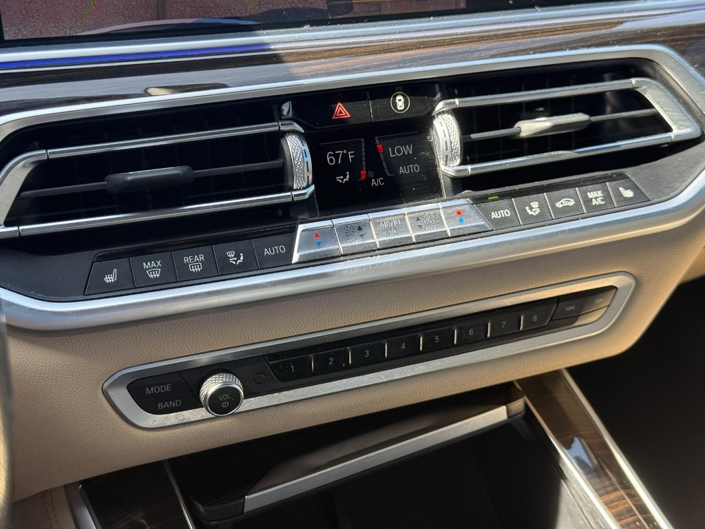 BMW X5 Vehicle Full-screen Gallery Image 20
