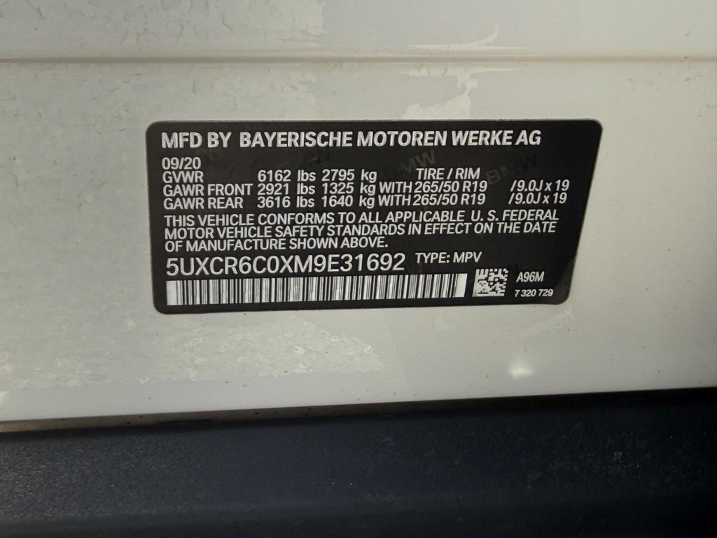 BMW X5 Vehicle Full-screen Gallery Image 22