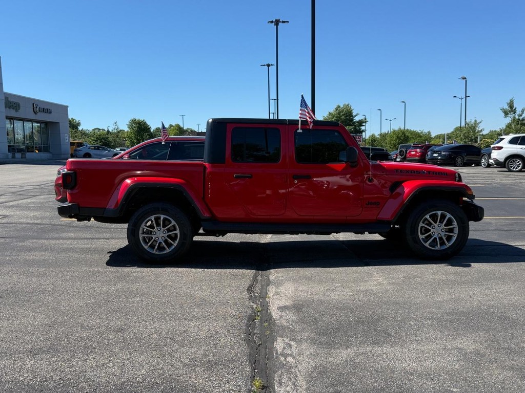 Jeep Gladiator Vehicle Full-screen Gallery Image 02