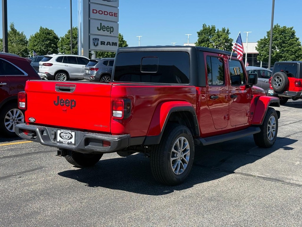 Jeep Gladiator Vehicle Full-screen Gallery Image 03