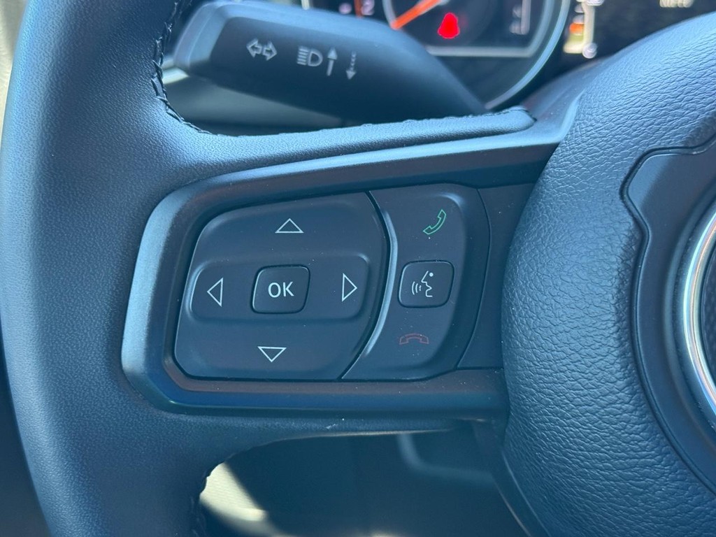 Jeep Gladiator Vehicle Full-screen Gallery Image 12