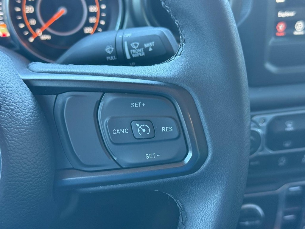 Jeep Gladiator Vehicle Full-screen Gallery Image 13
