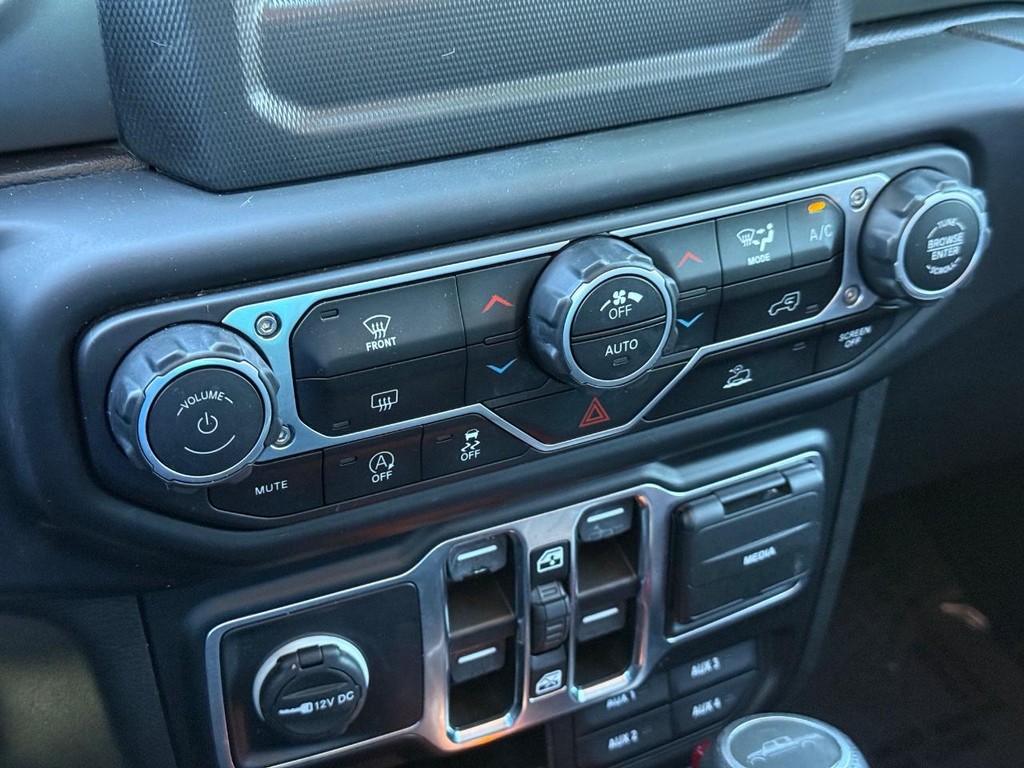 Jeep Gladiator Vehicle Full-screen Gallery Image 16