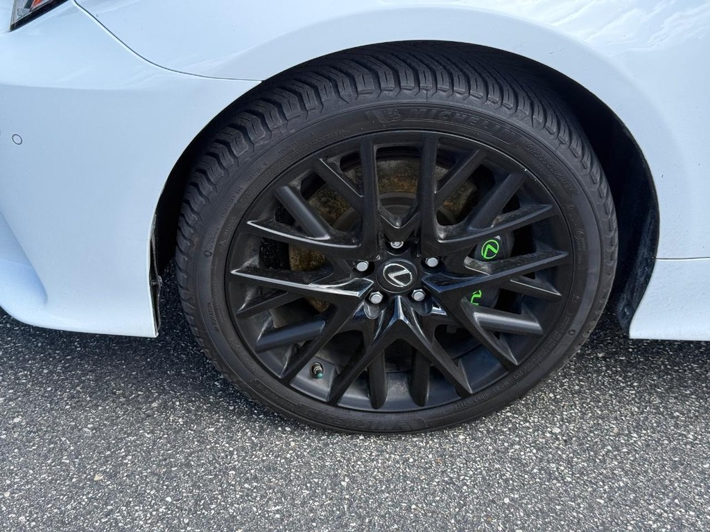 Lexus RC Vehicle Full-screen Gallery Image 03