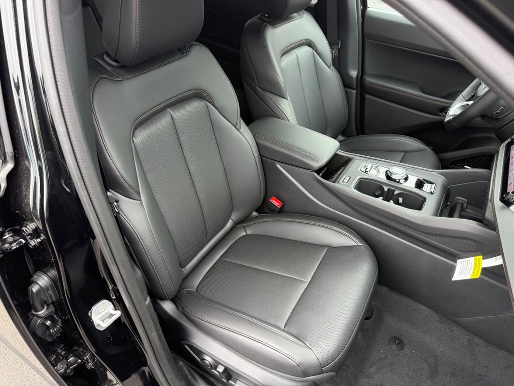 Jeep Cherokee Vehicle Full-screen Gallery Image 04