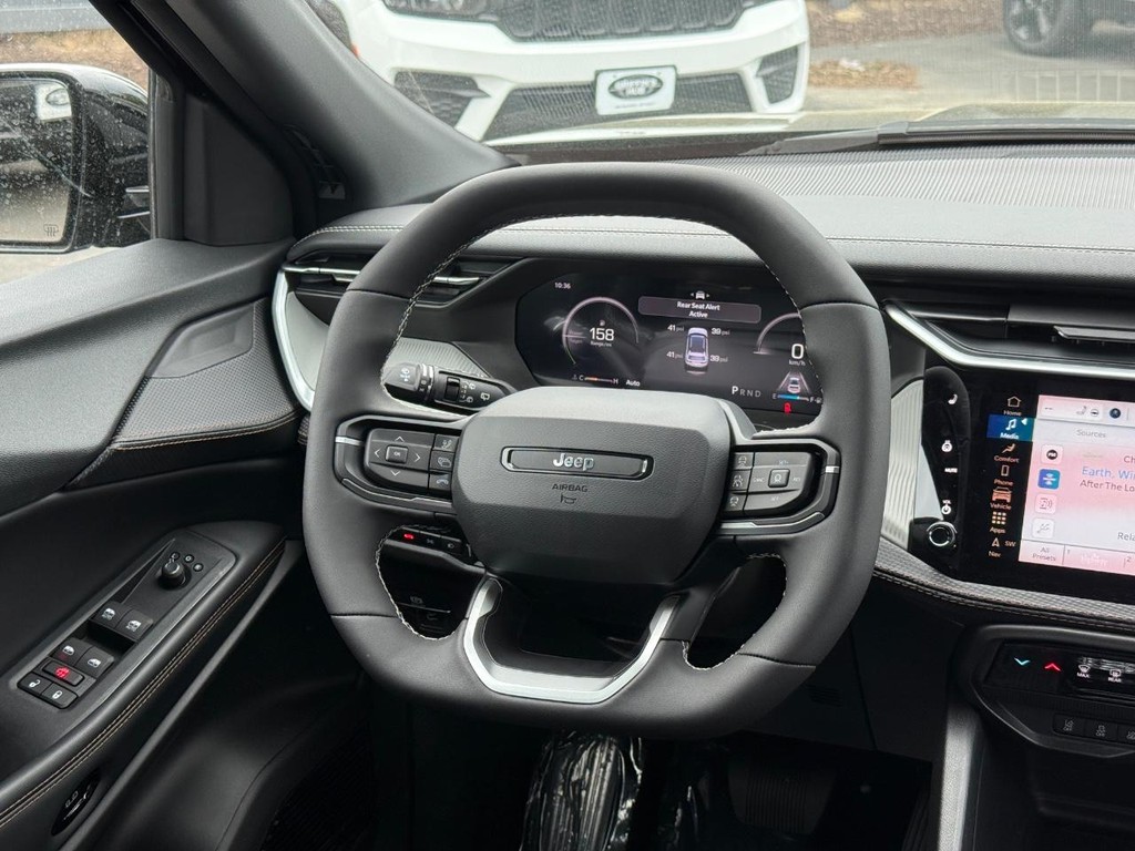 Jeep Cherokee Vehicle Full-screen Gallery Image 11