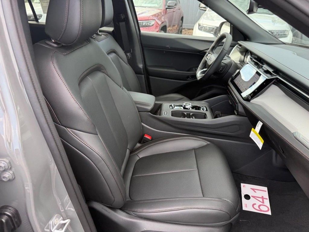 Jeep Cherokee Vehicle Full-screen Gallery Image 04