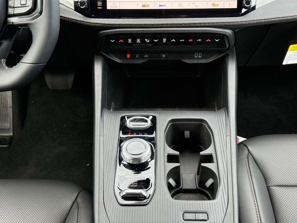 Jeep Cherokee Vehicle Full-screen Gallery Image 06