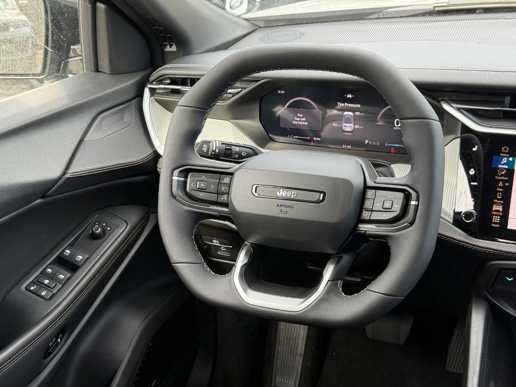 Jeep Cherokee Vehicle Full-screen Gallery Image 11