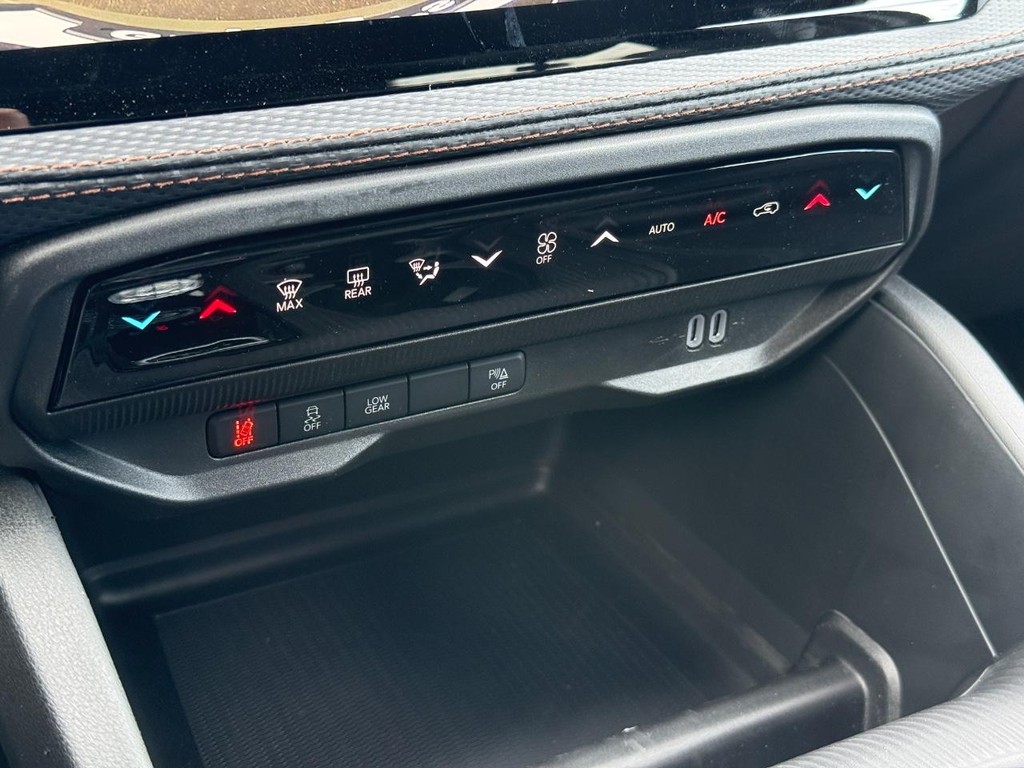 Jeep Cherokee Vehicle Full-screen Gallery Image 19