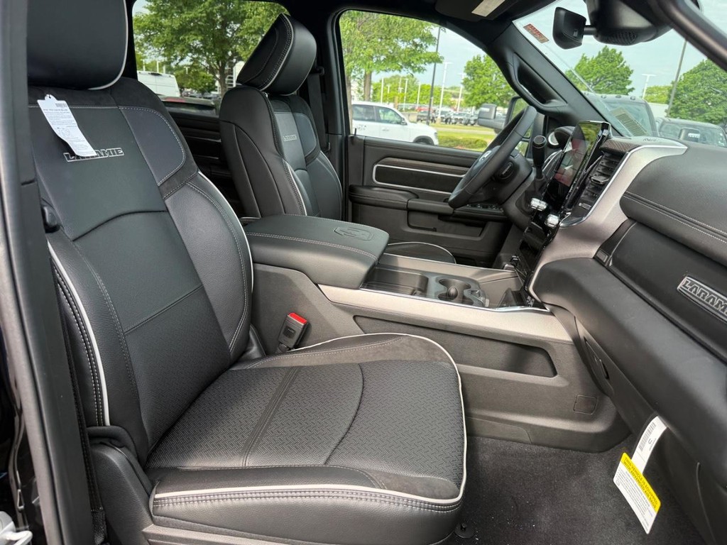 Ram 2500 Vehicle Full-screen Gallery Image 04