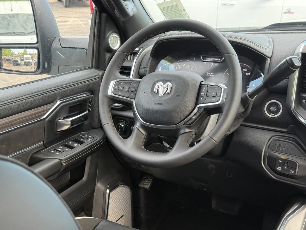 Ram 2500 Vehicle Full-screen Gallery Image 08