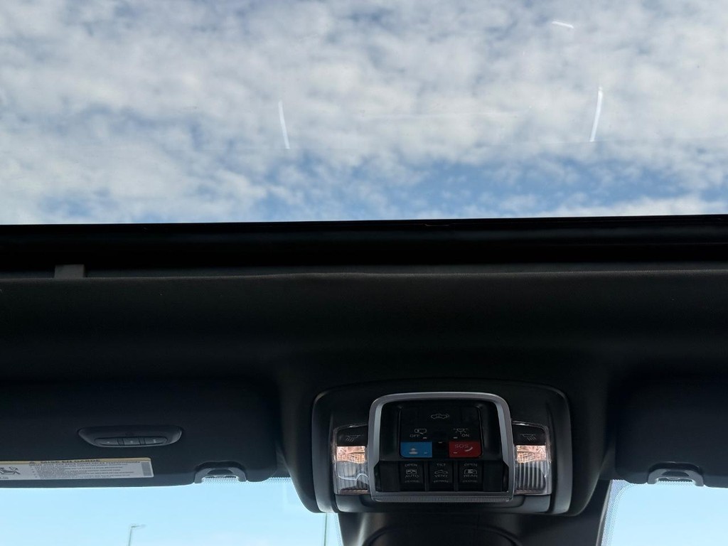 Ram 2500 Vehicle Full-screen Gallery Image 10