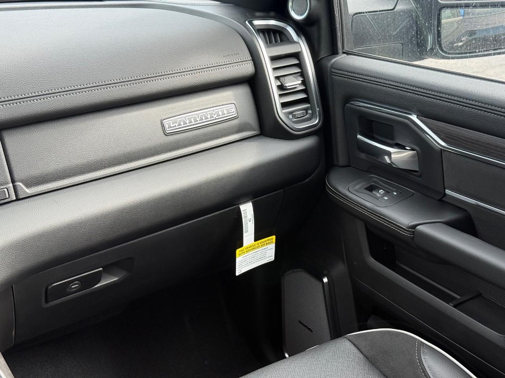 Ram 2500 Vehicle Full-screen Gallery Image 11