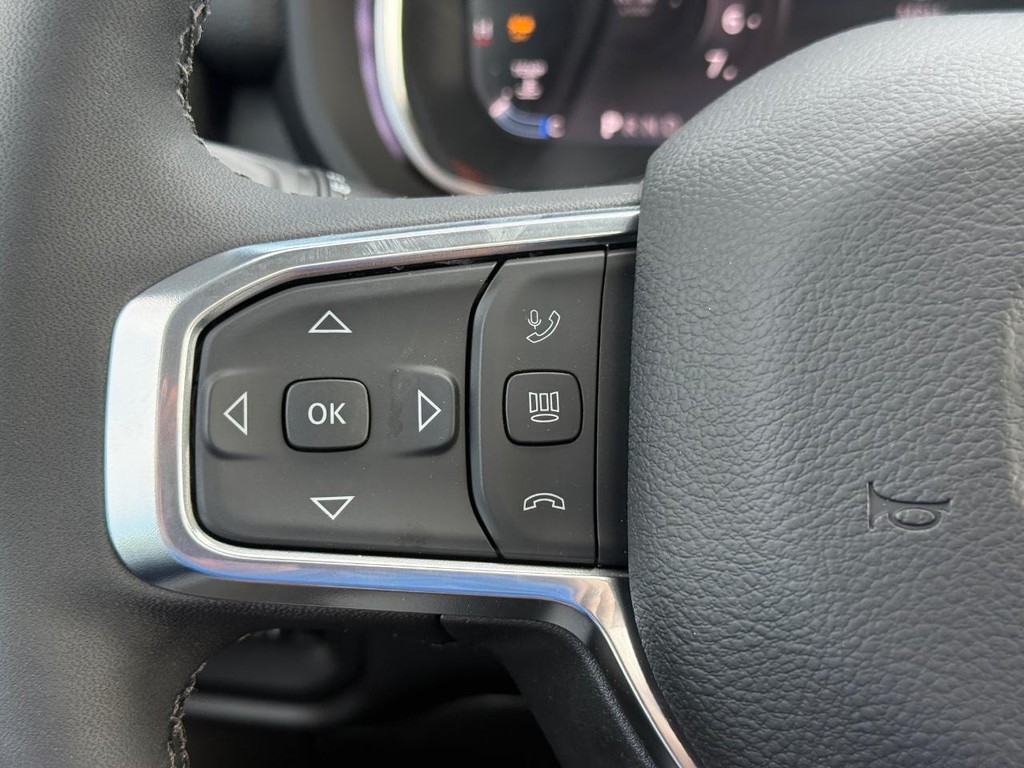 Ram 2500 Vehicle Full-screen Gallery Image 12