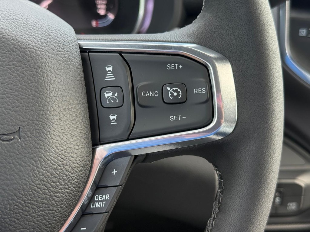 Ram 2500 Vehicle Full-screen Gallery Image 13