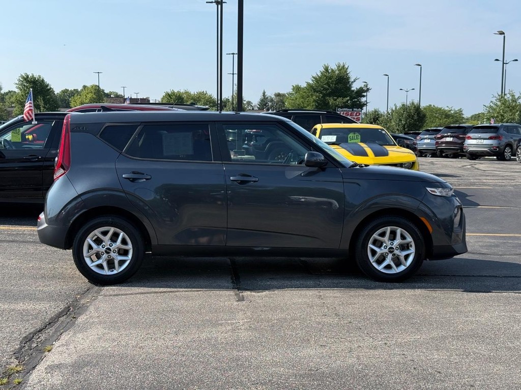 Kia Soul Vehicle Full-screen Gallery Image 02