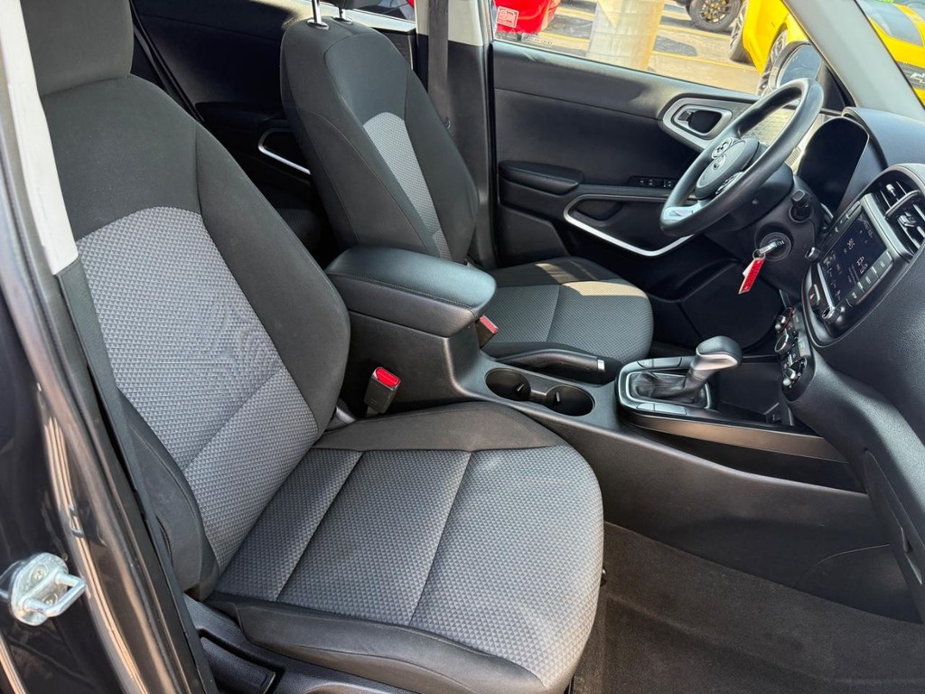 Kia Soul Vehicle Full-screen Gallery Image 06