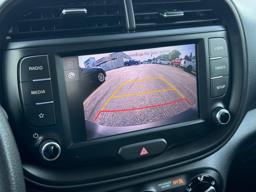 Kia Soul Vehicle Full-screen Gallery Image 17