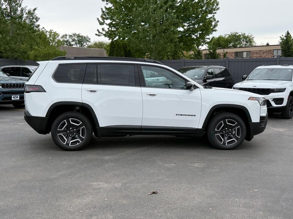 Jeep Cherokee Vehicle Full-screen Gallery Image 02