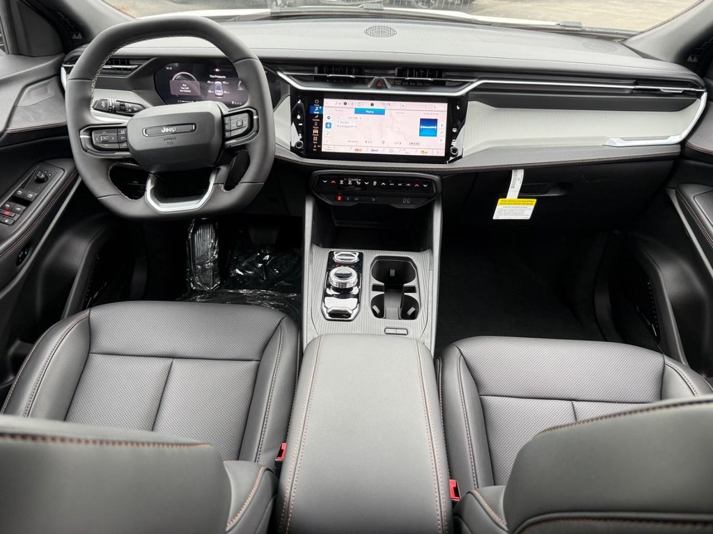 Jeep Cherokee Vehicle Full-screen Gallery Image 04