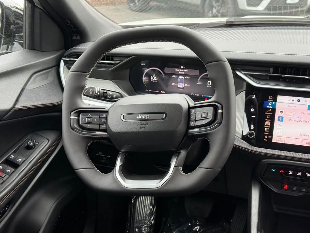 Jeep Cherokee Vehicle Full-screen Gallery Image 09