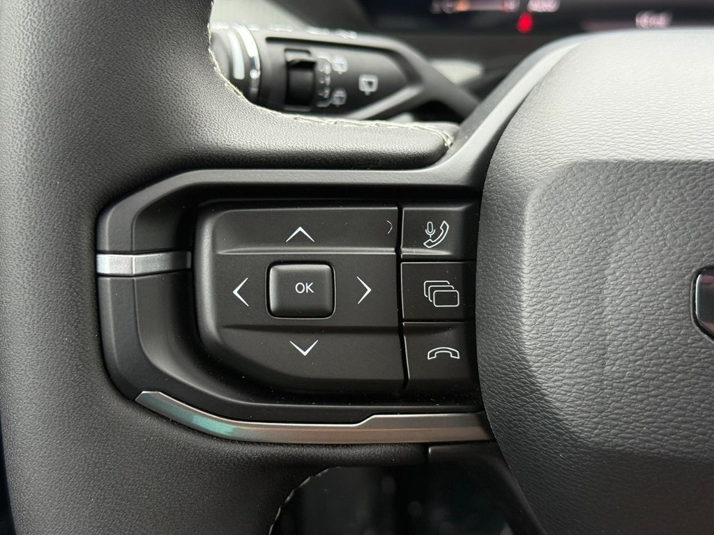Jeep Cherokee Vehicle Full-screen Gallery Image 10