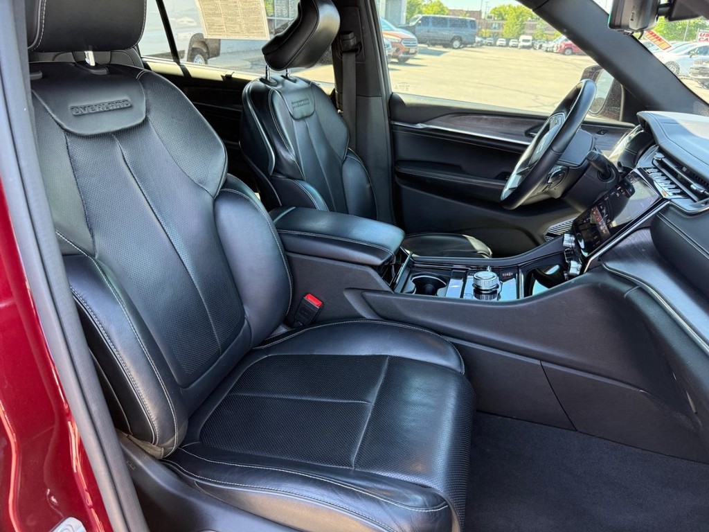 Jeep Grand Cherokee L Vehicle Full-screen Gallery Image 06