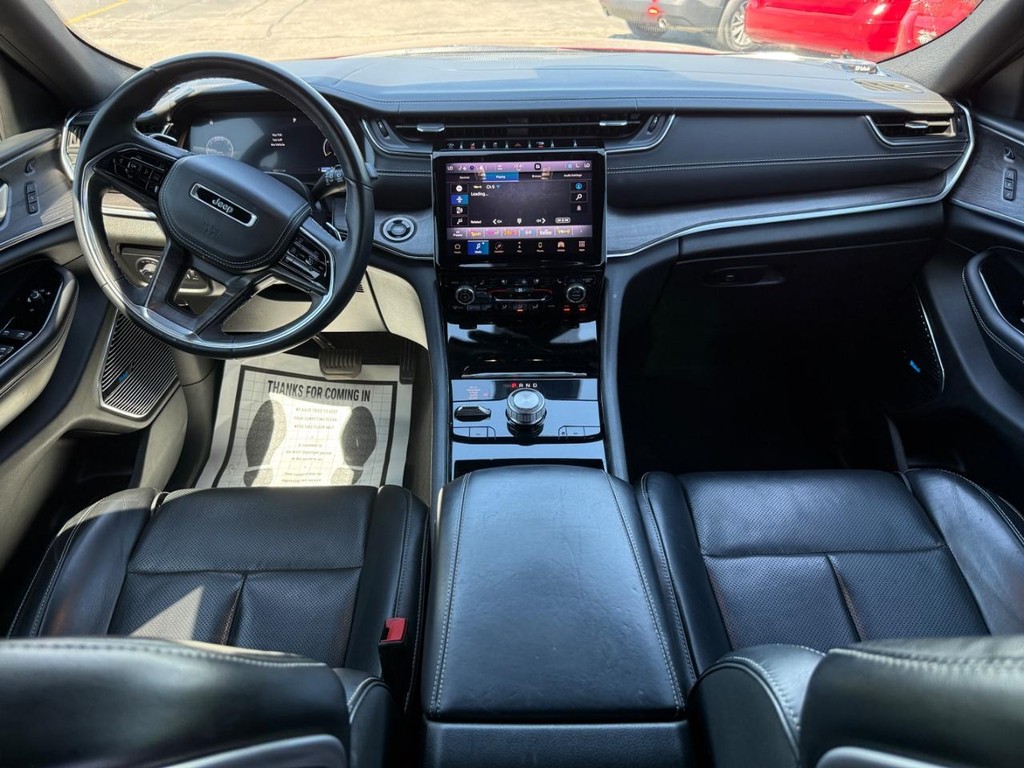 Jeep Grand Cherokee L Vehicle Full-screen Gallery Image 09