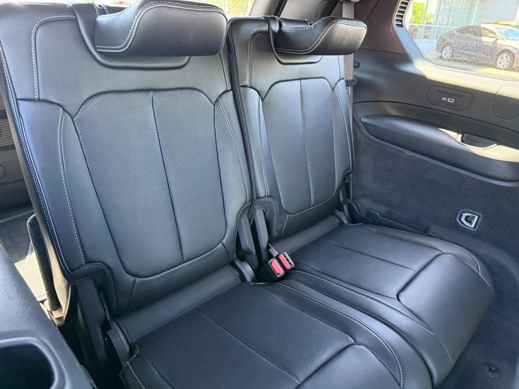 Jeep Grand Cherokee L Vehicle Full-screen Gallery Image 10