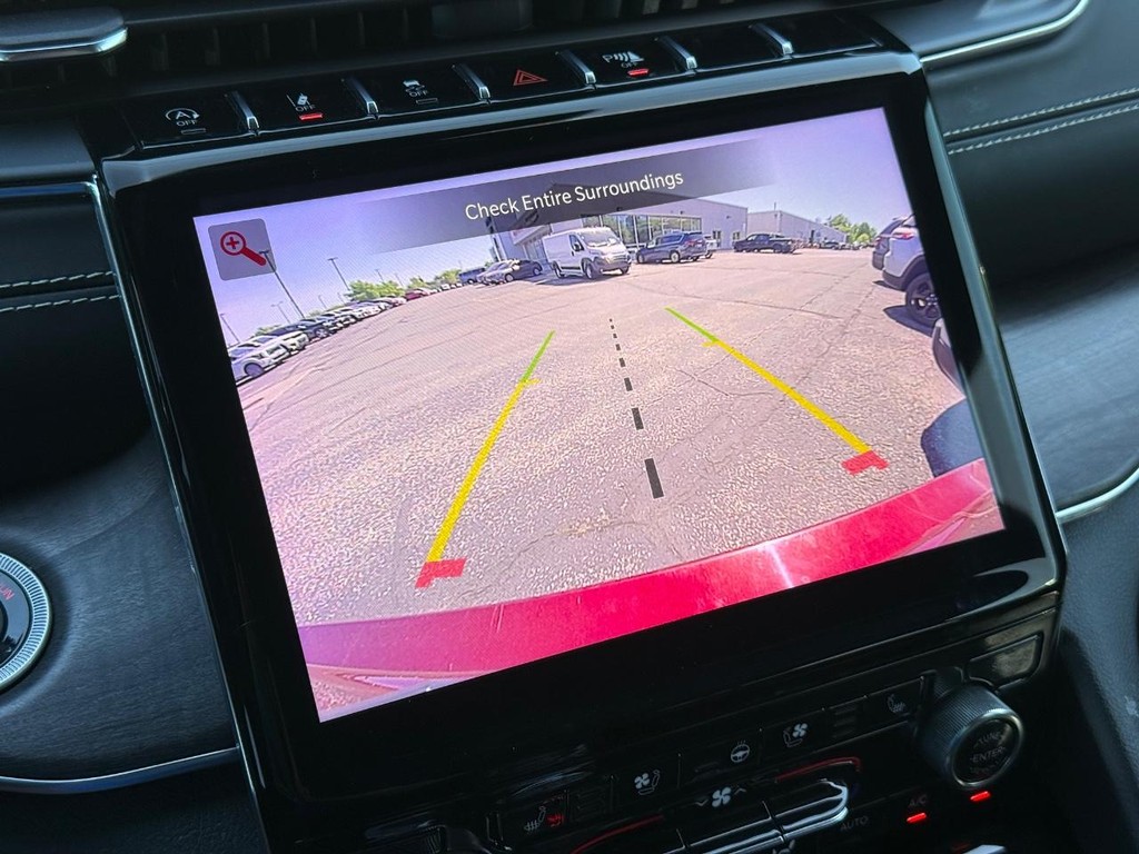 Jeep Grand Cherokee L Vehicle Full-screen Gallery Image 19