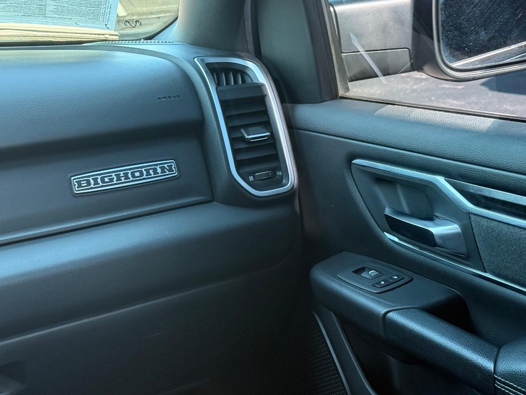 Ram 1500 Vehicle Full-screen Gallery Image 11