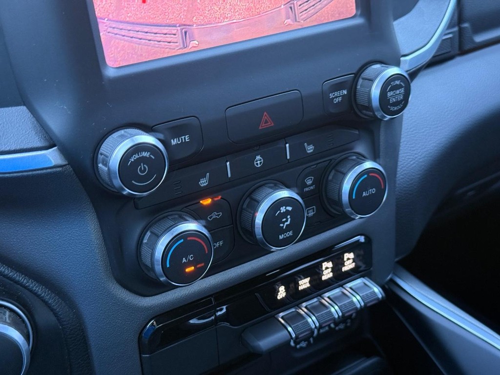 Ram 1500 Vehicle Full-screen Gallery Image 17