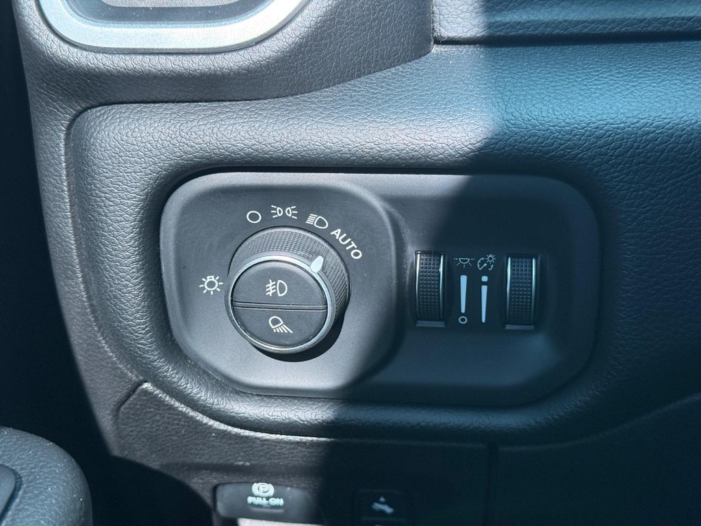 Ram 1500 Vehicle Full-screen Gallery Image 19