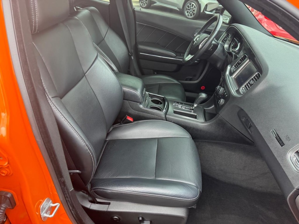 Dodge Charger Vehicle Full-screen Gallery Image 06