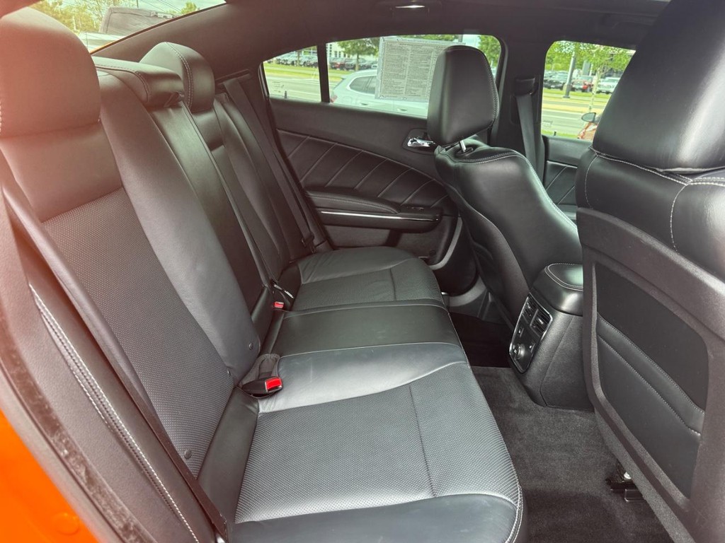 Dodge Charger Vehicle Full-screen Gallery Image 07