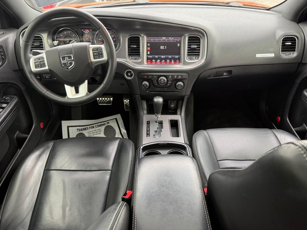 Dodge Charger Vehicle Full-screen Gallery Image 08