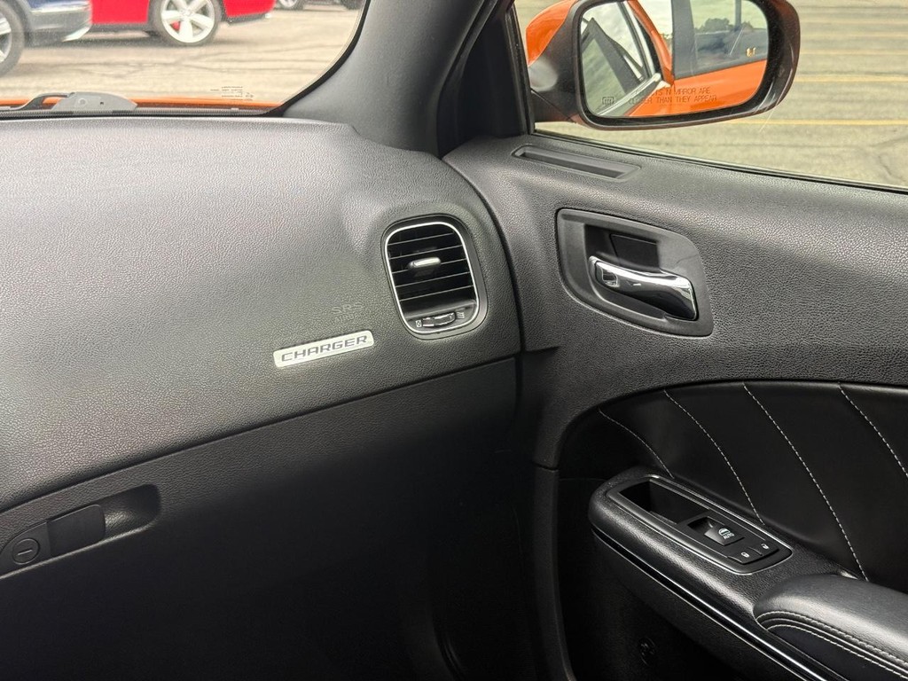 Dodge Charger Vehicle Full-screen Gallery Image 12