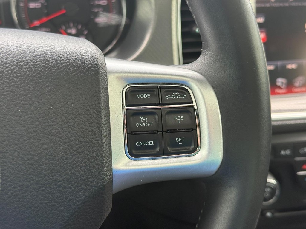 Dodge Charger Vehicle Full-screen Gallery Image 16
