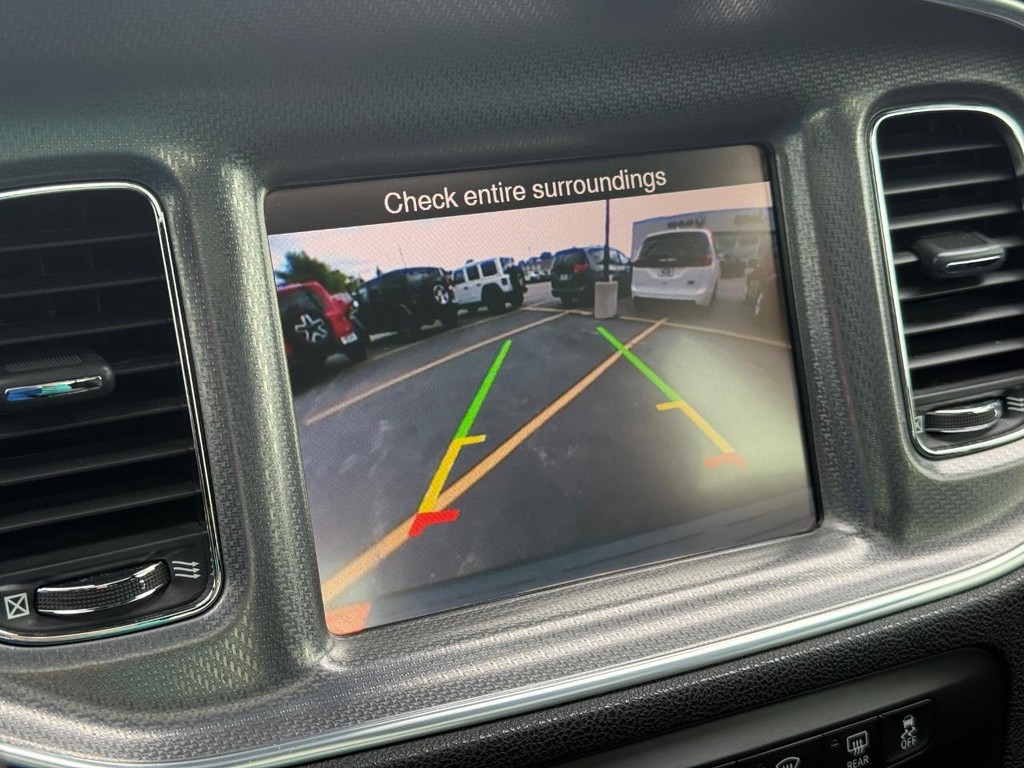 Dodge Charger Vehicle Full-screen Gallery Image 18