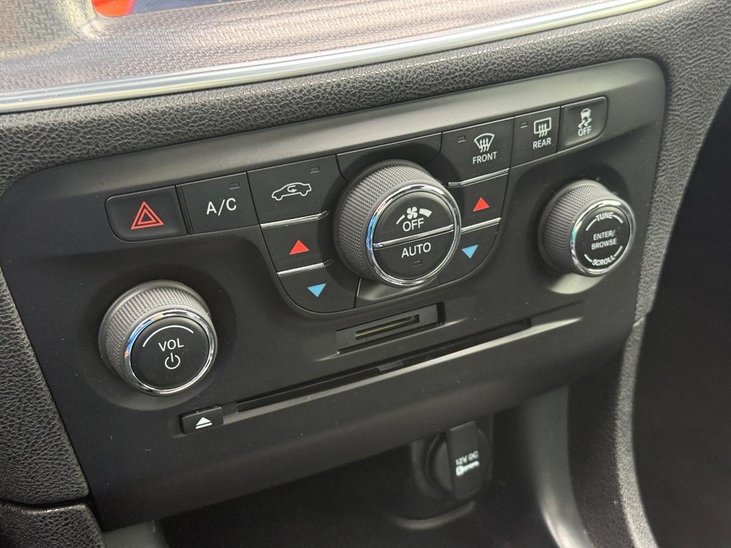 Dodge Charger Vehicle Full-screen Gallery Image 19