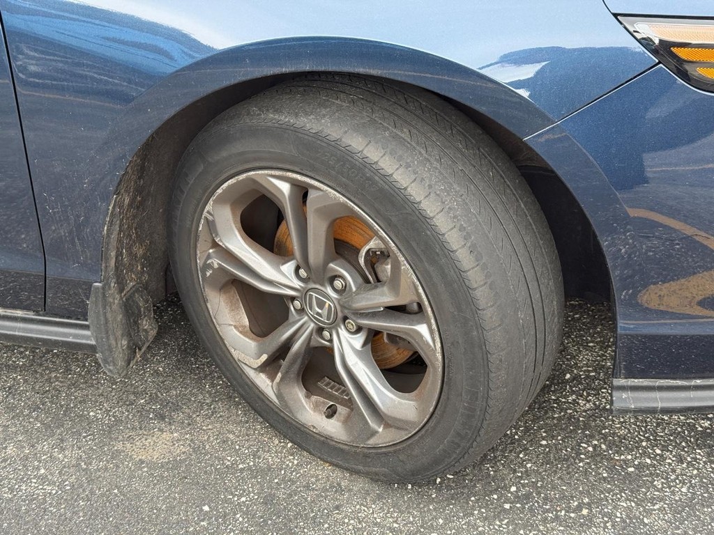 Honda Accord Sedan Vehicle Full-screen Gallery Image 03