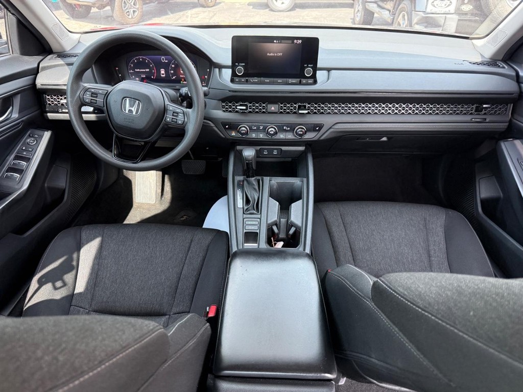 Honda Accord Sedan Vehicle Full-screen Gallery Image 08