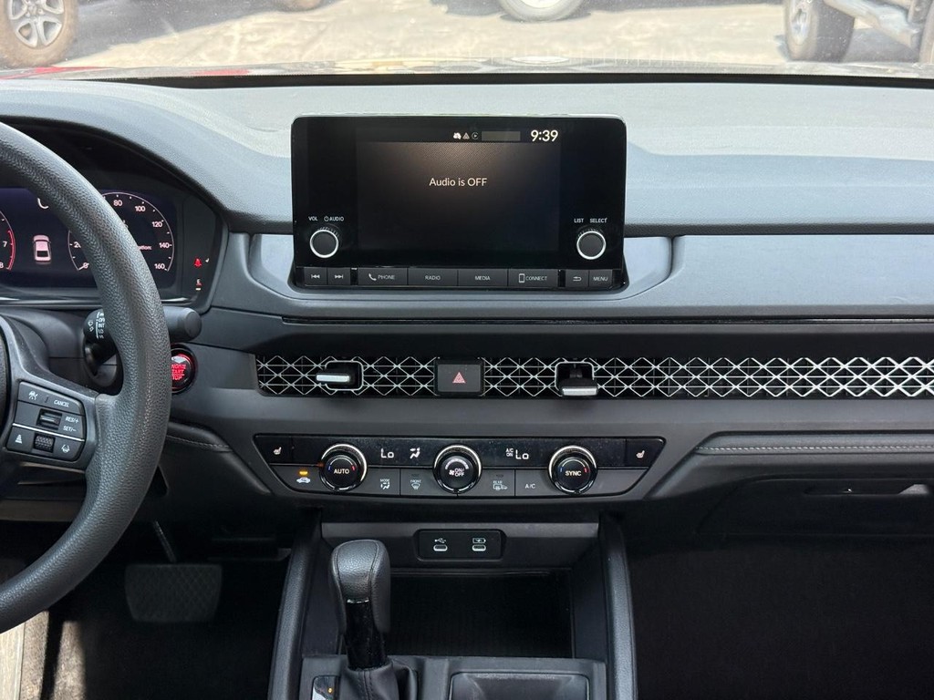 Honda Accord Sedan Vehicle Full-screen Gallery Image 09
