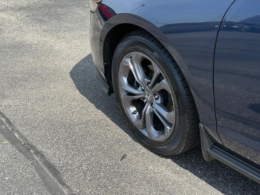 Honda Accord Sedan Vehicle Full-screen Gallery Image 14