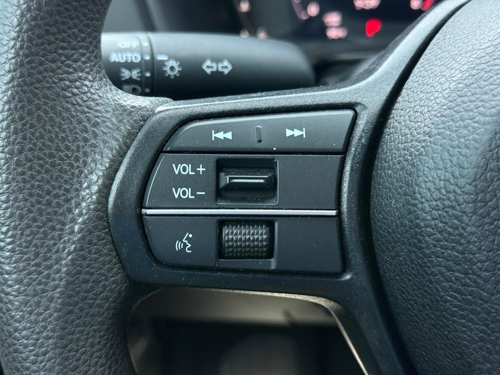 Honda Accord Sedan Vehicle Full-screen Gallery Image 15
