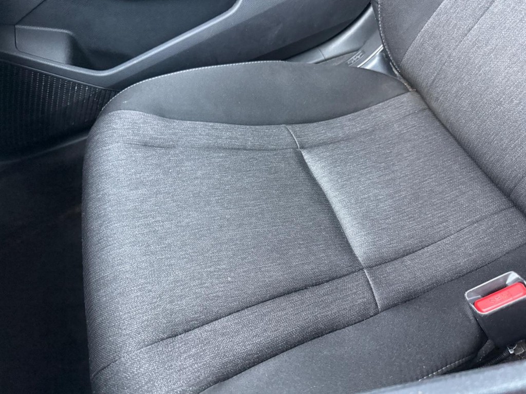Honda Accord Sedan Vehicle Full-screen Gallery Image 19